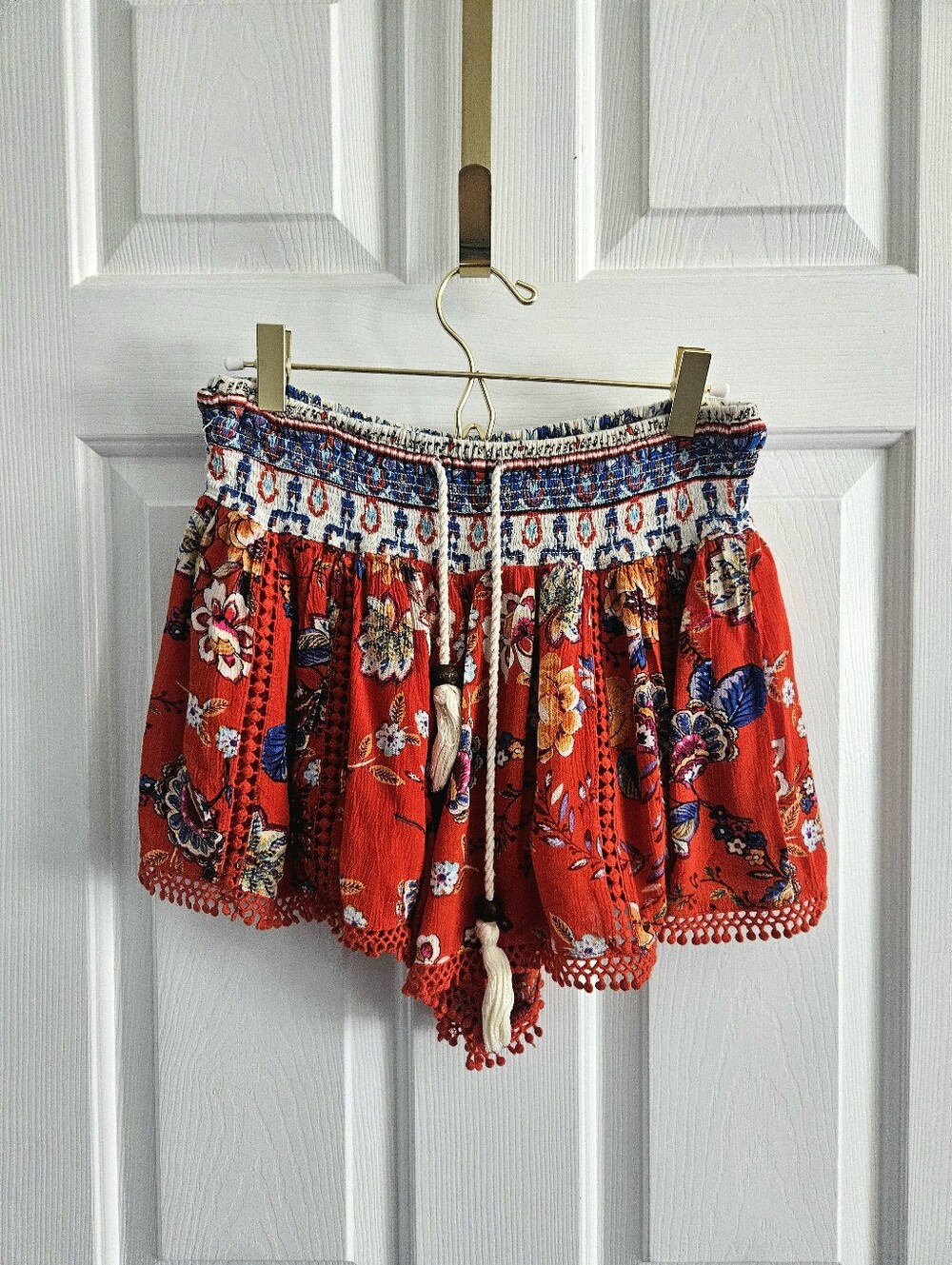 NWOT Altar'd State Boho Flowy Floral Print Shorts With Pom Pom Crochet Trim
